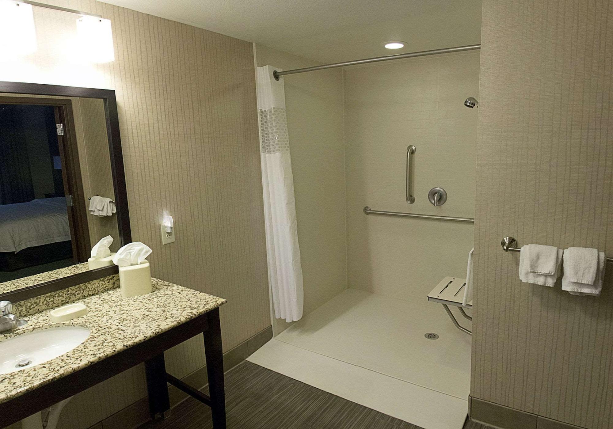 Hampton Inn & Suites Bismarck Northwest Eksteriør bilde