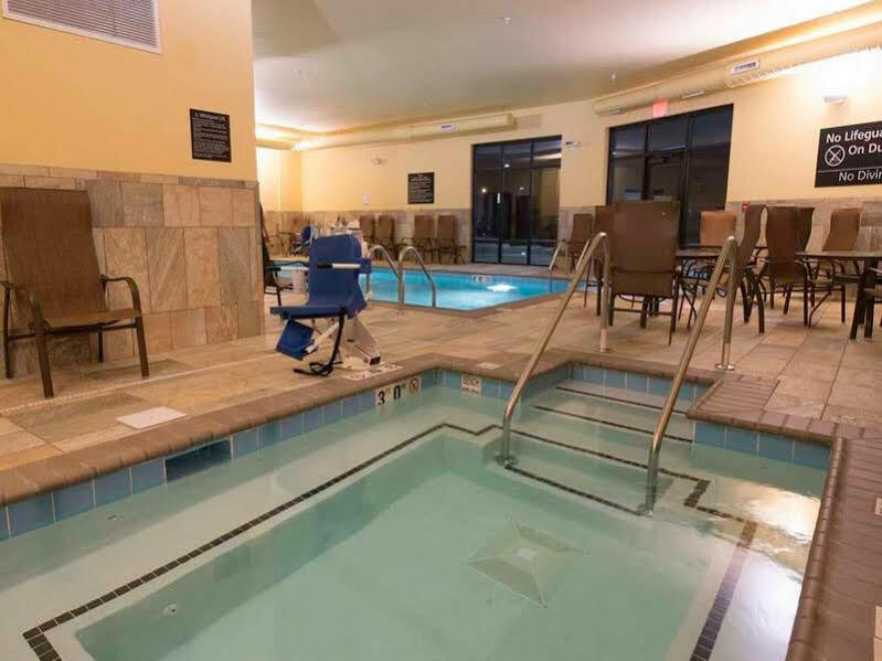Hampton Inn & Suites Bismarck Northwest Eksteriør bilde